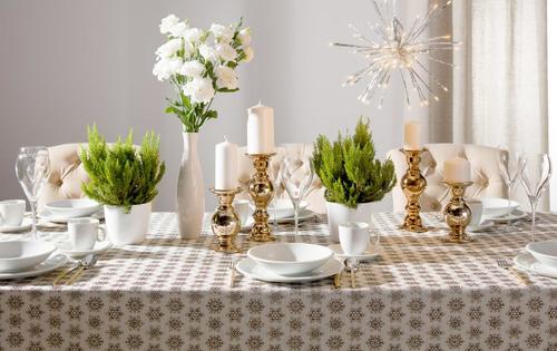 dekoracja wigilijnego stołu - jaki obrus wybrać?